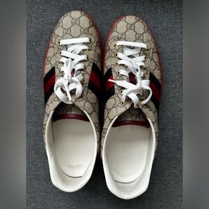 Authentic men’s Gucci Ace GG Supreme Low Top sneakers